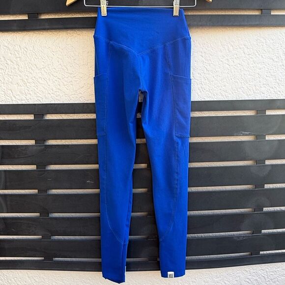 The Giving Movement High-Rise Leggings in Recycled Softskin | Blue | Small - Picture 4 of 8